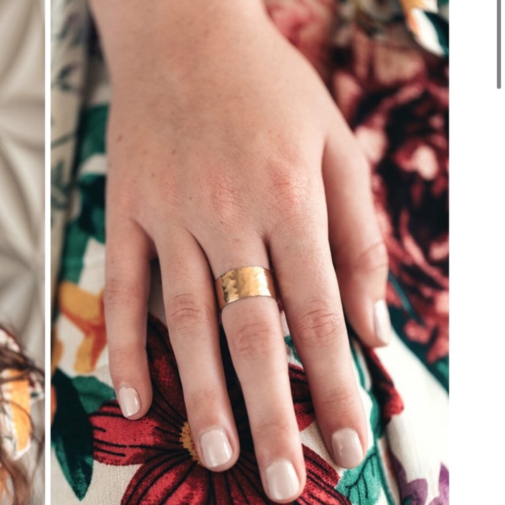 Wide-Band Ring